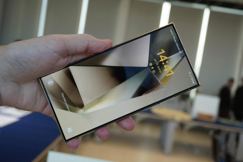 Samsung Galaxy S24 ultra žlutá displej