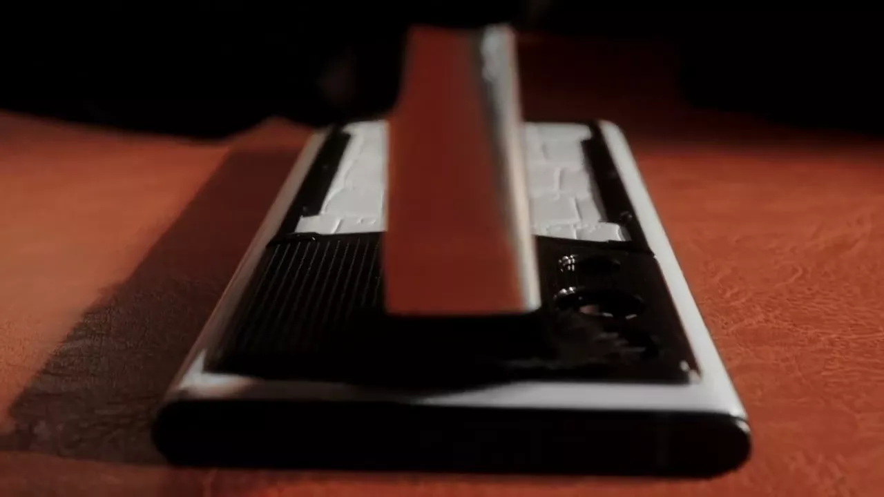 Por que VERTU é tão caro?  A resposta está em cada detalhe.