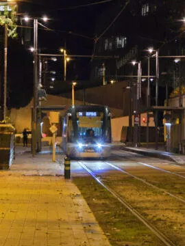 Černý kůň mezi letošními vlajkami (recenze) 75 Galaxy S24 Ultra tramvaj 10x zoom