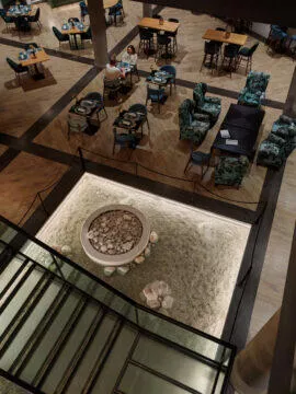 Černý kůň mezi letošními vlajkami (recenze) 56 Honor Magic6 Pro hotel