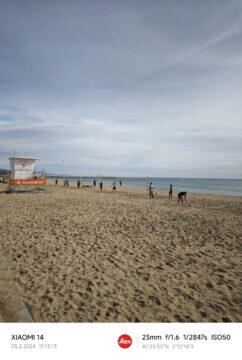 Xiaomi 14 denní fotografie barcelona pláž