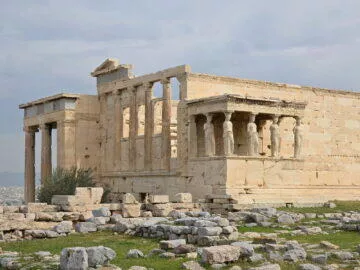 zahájení prodeje realme 12 Pro Series 5 Atény Akropolis