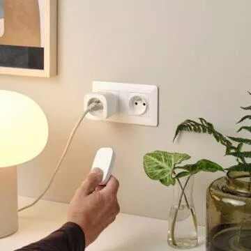 IKEA představila v Evropě chytrou zásuvku TRETAKT. Nestojí ani dvě stovky! 1 IKEA-TRETAKT-chytra zasuvka