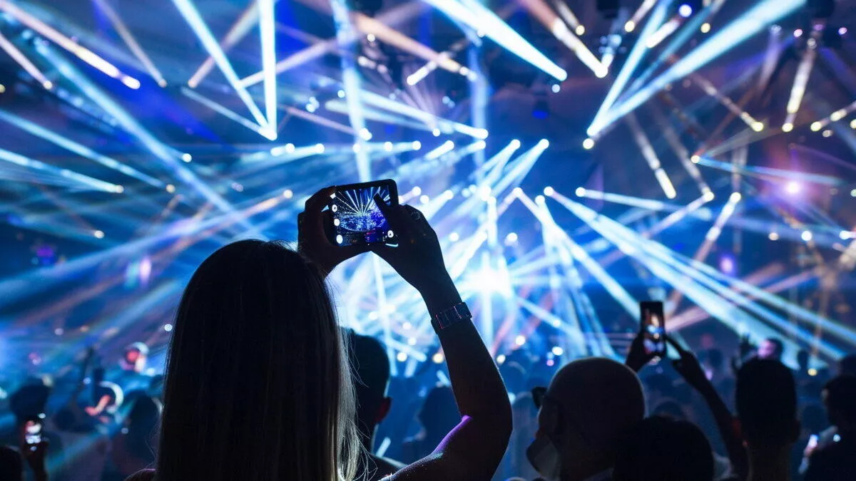 Nefoťte laser, poškodí vám oči i fotoaparát!