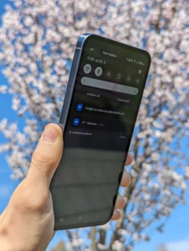 Fešák balancující na ostří nože (recenze) 6 samsung galaxy a55 5g displej 3