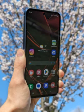 Fešák balancující na ostří nože (recenze) 5 samsung galaxy a55 5g displej 4