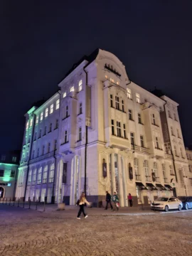 Fešák balancující na ostří nože (recenze) 35 samsung galaxy a55 5g nocni fotky 1