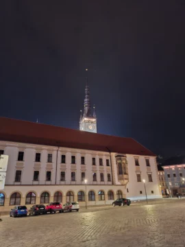 Fešák balancující na ostří nože (recenze) 36 samsung galaxy a55 5g nocni fotky 2