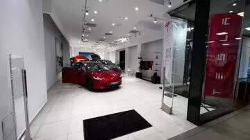 Prohlédněte si elektrovozy Tesla naživo! Ve kterém českém městě se otevřel nový showroom? 84 tesla showroom ostrava google mapy 4