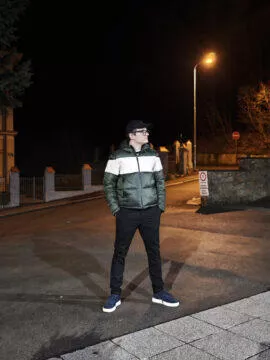 Výkonná bestie s fotoaparátem, který pohladí po duši 38 Xiaomi 14 Ultra fotografie 2x vyrez portrét noc