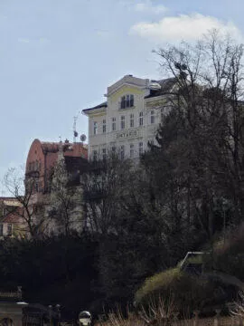 Výkonná bestie s fotoaparátem, který pohladí po duši 47 Xiaomi 14 Ultra fotografie budova