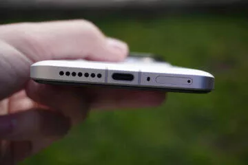 Výkonná bestie s fotoaparátem, který pohladí po duši 7 Xiaomi 14 Ultra spodní strana