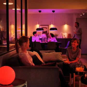 Chytré osvětlení za pakatel. IKEA v Česku prodává novou chytrou RGB žárovku! 1 IKEA TRÅDFRI LED E14 rgb