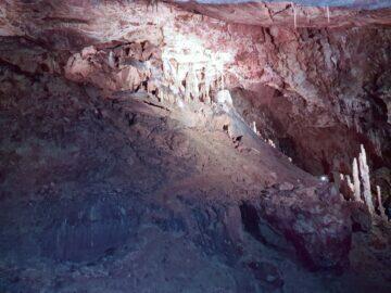 Jeskyně, fotka s bleskem, pokus o záchranu atmosféry