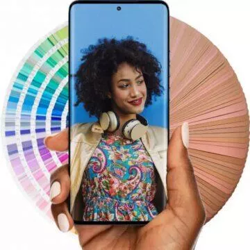 Je Motorola Edge 50 Pro novým králem vyšší střední třídy? Pyšní se teleobjektivem i 125W nabíjením! 1 motorola edge 50 pro poled displej