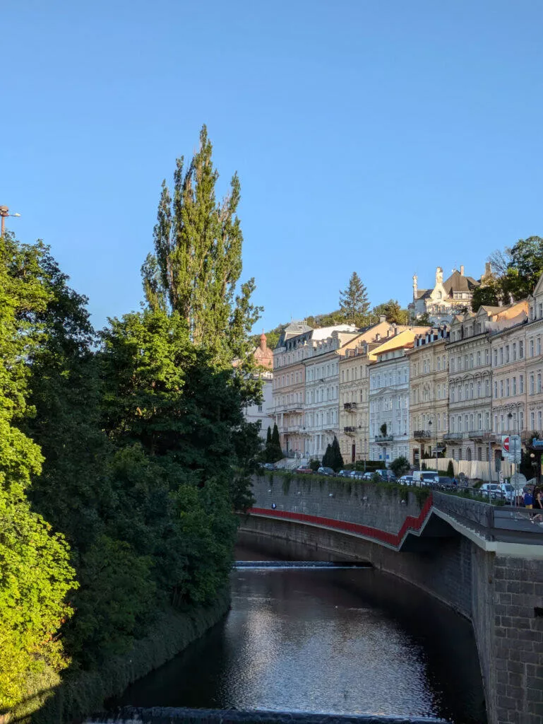 Google Pixel 8a fotografie 2x výřez řeka