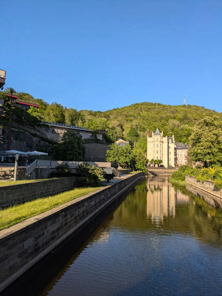 Google Pixel 8a fotografie hlavní kolonáda