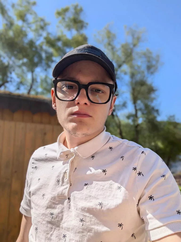 Google Pixel 8a fotografie selfie portrét