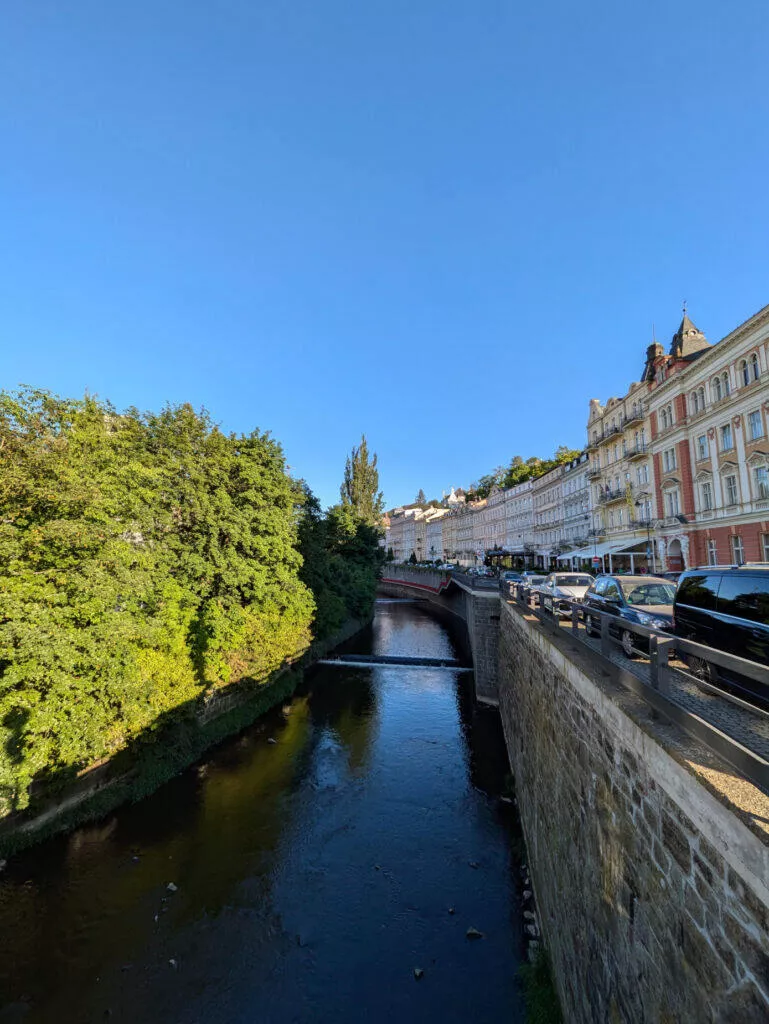 Google Pixel 8a fotografie ultrašíro řeka