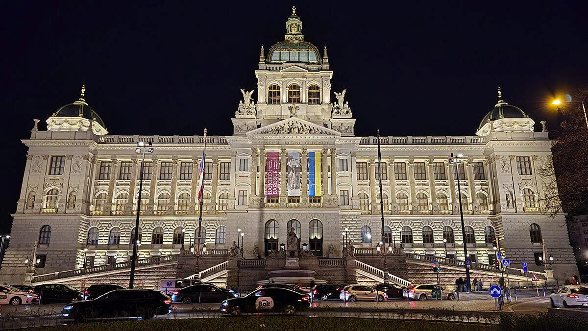 Noční foto může být výzvou, ale stojí za to. Ukážeme, jak využít možnosti mobilu na maximum