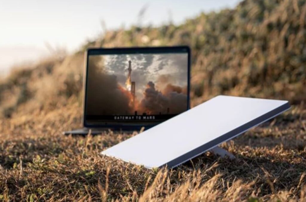 Musk představil Starlink Mini