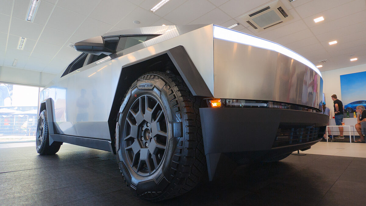 Na vlastní oči: Tesla Cybertruck – revoluční design, nebo přešlap století?