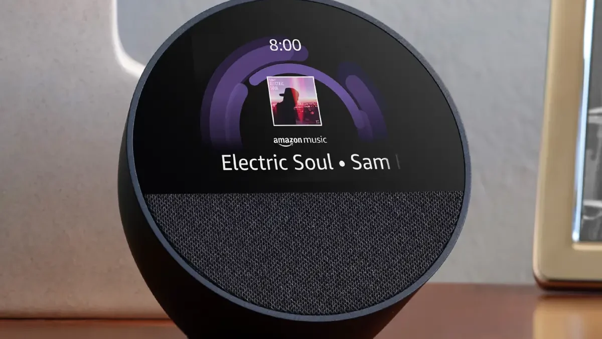 Amazon ukázal krásný chytrý budík s hlasovou asistentkou. Má nové animace a hraje lépe