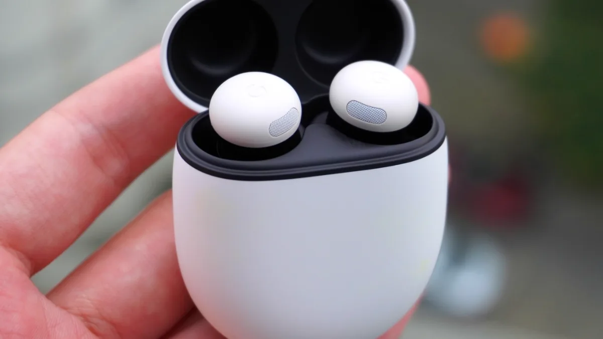 Tohle se zase nepovedlo. Google omylem předvedl novou verzi sluchátek Pixel Buds Pro 2