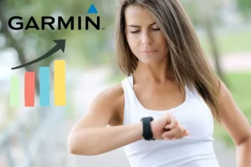 žena při sportu sleduje chytré hodinky