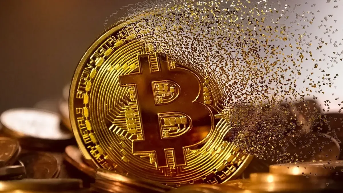 Muž přišel o harddisk s bitcoiny v hodnotě 17,8 miliardy korun. Už 10 let ho hledá