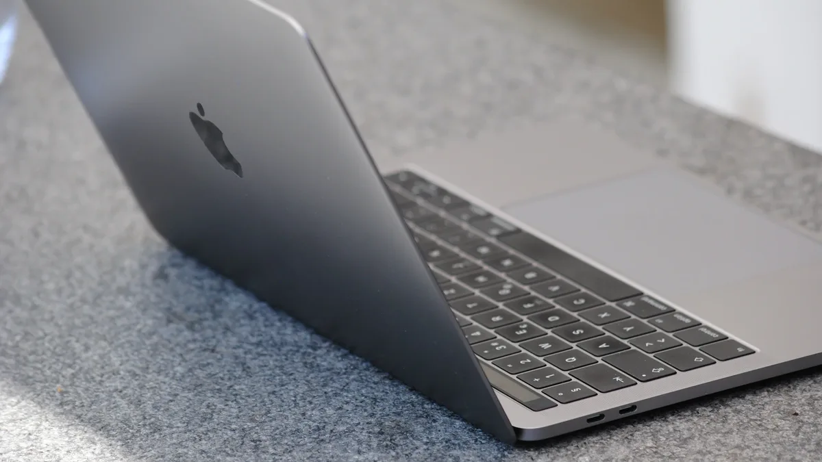 Tahle služba je v Česku bezkonkurenční. Nový MacBook Air vám pronajme jen za 429 Kč