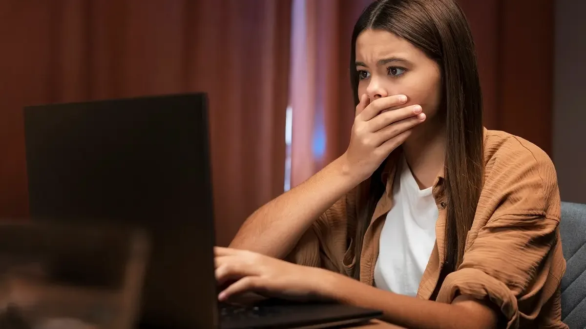 Hackeři zneužívají AI a vyhrožují zveřejněním intimních snímků. Hrozit to může i vám