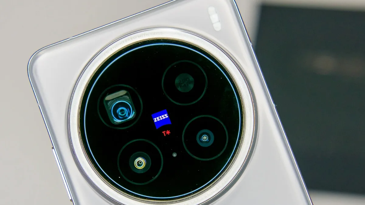 Uhádnete, kterou fotografii pořídil špičkový Android, iPhone a profi fotoaparát? Je to dost těžké…