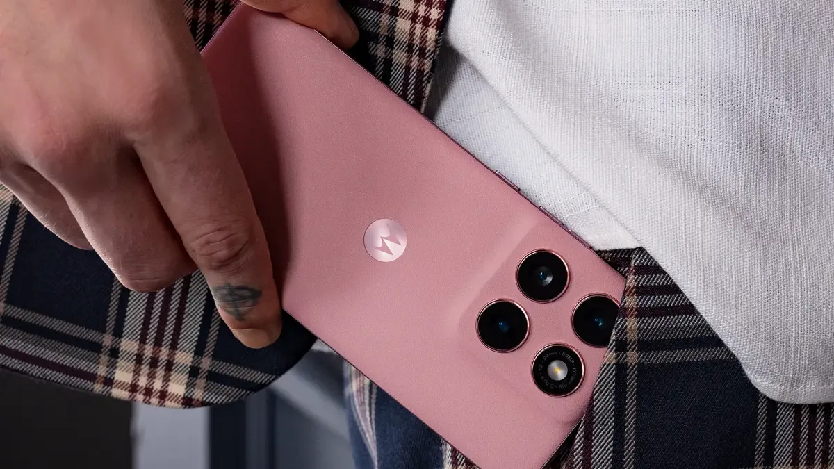Nová Motorola spojuje prémiový design a vysokou odolnost. Má AI funkce a nestojí mnoho