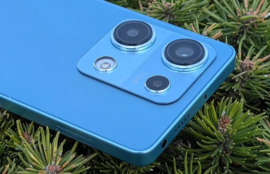 redmi note 14s modra zadni strana fotoaparaty na jehlici