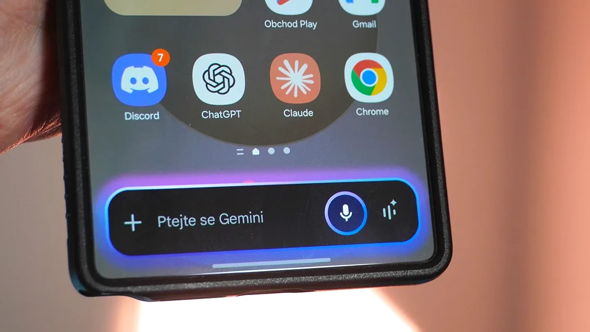 Jak ovládat (nejen) Samsung hlasem česky a co všechno umí?