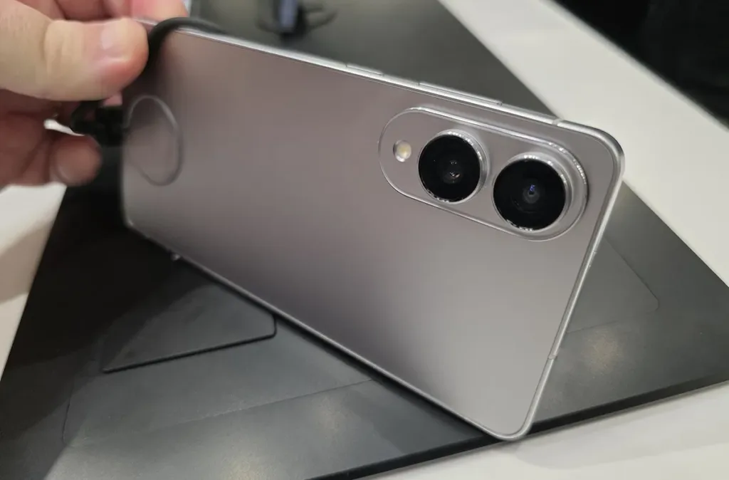 Samsung Galaxy S25 Edge na sirku