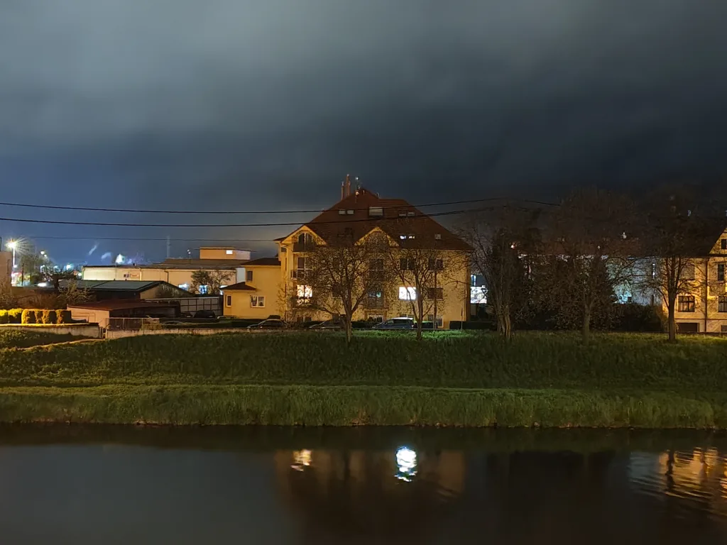 Vivo V50 primarni fotoaparat 2x zoom nocni rezim 11