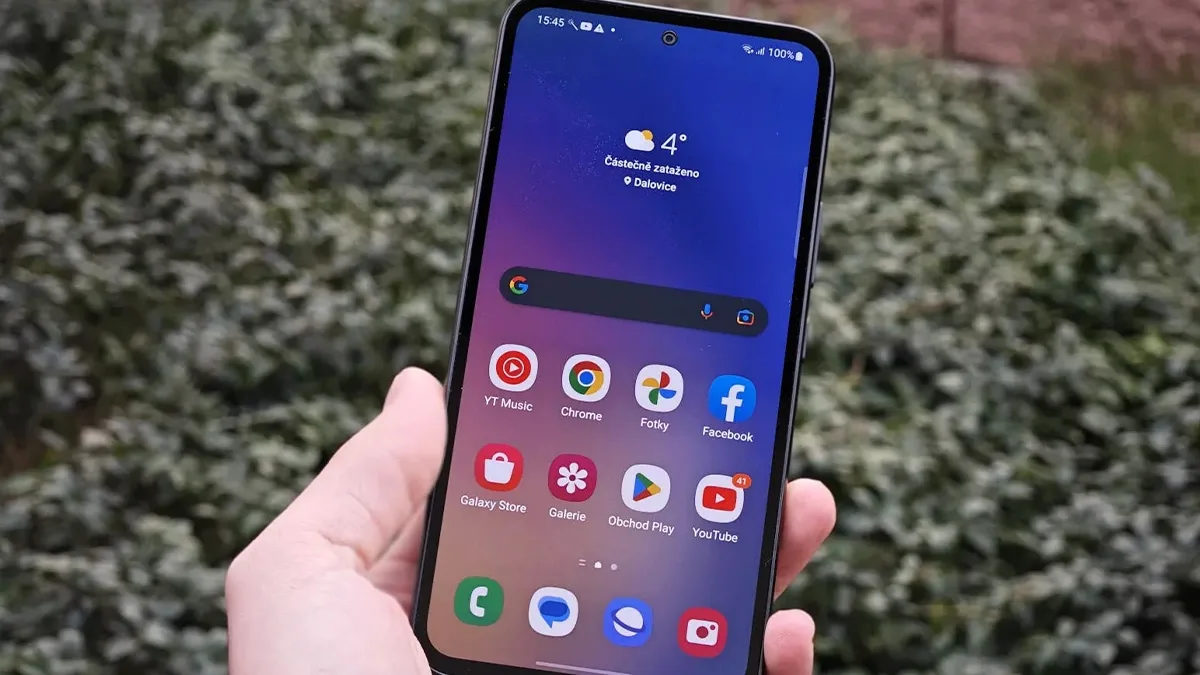 Další starší telefon od Samsungu dostává One UI 7! Brzy se dočkáme i v Evropě