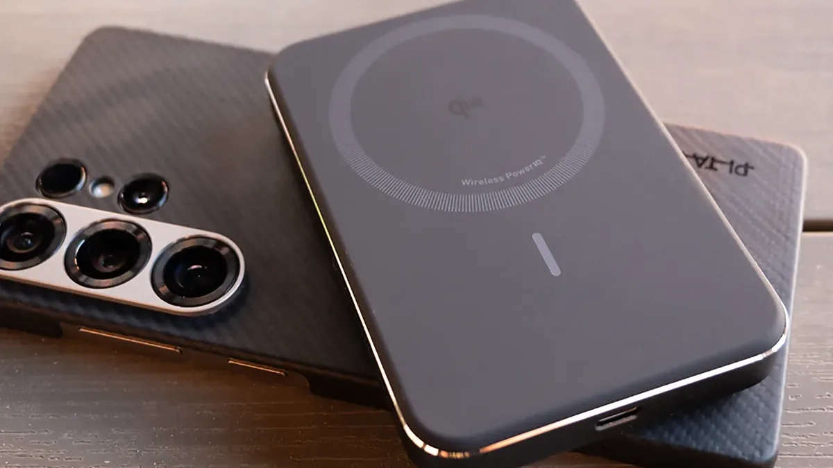Anker nabízí štíhlou Qi2 powerbanku s překvapivou kapacitou. Vyzkoušeli jsme ji s předstihem