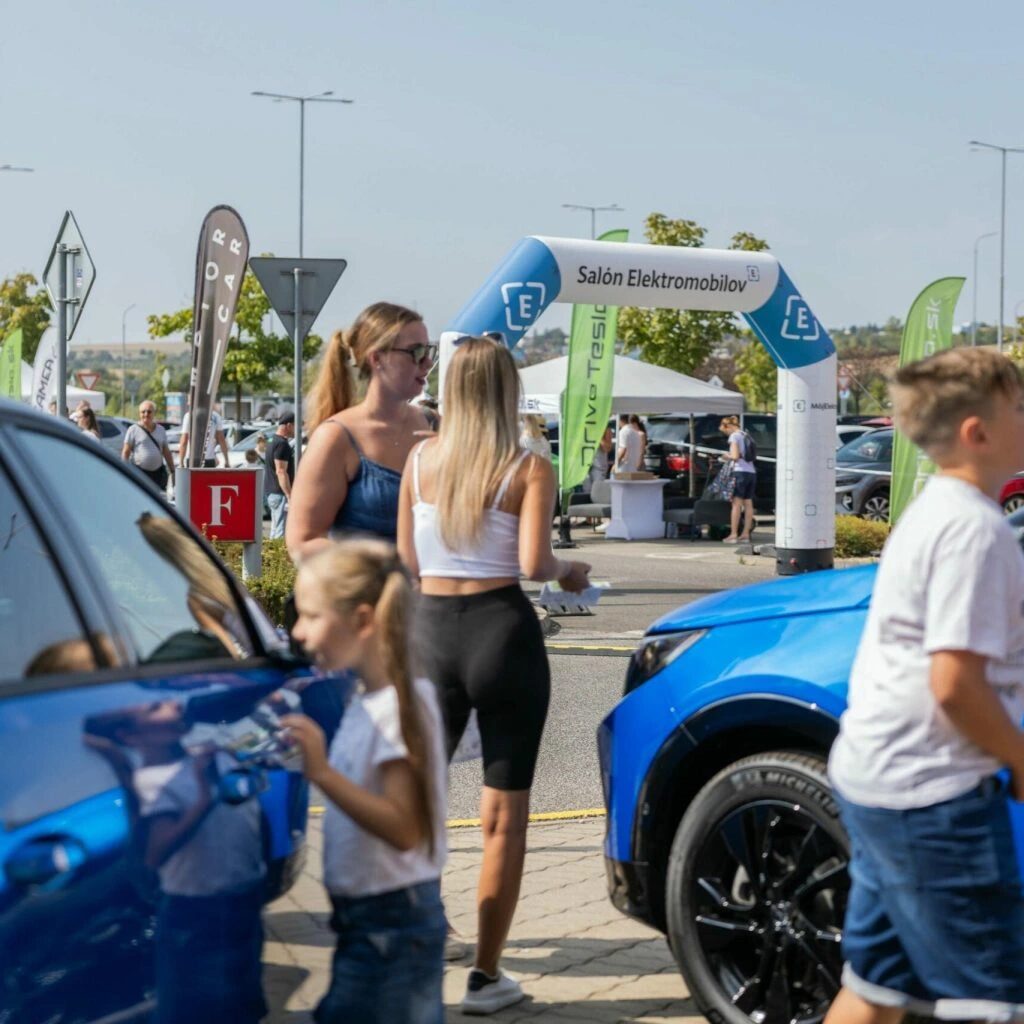 salon elektromobilu