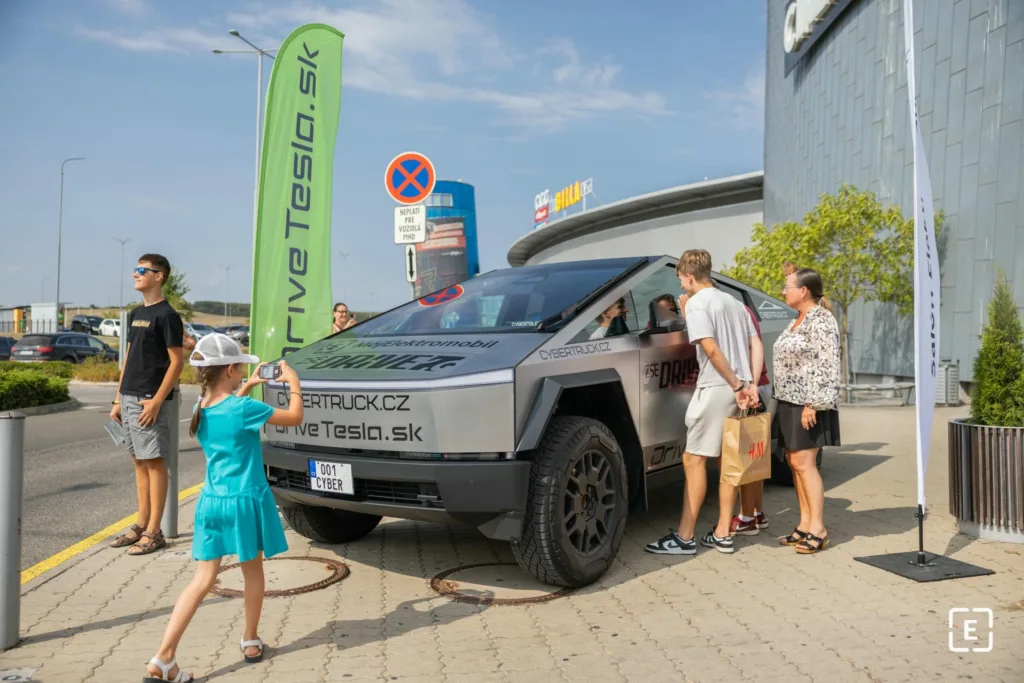 tesla cybertruck