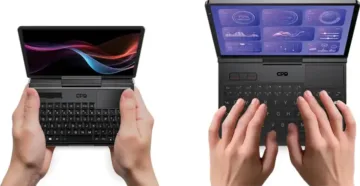 GPD MicroPC 2 a MicroPC vedle sebe při používání