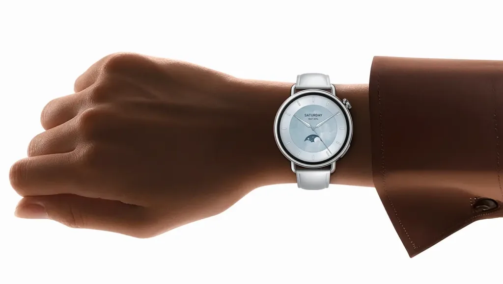 xiaomi watch s4 41mm stribrna na ruce