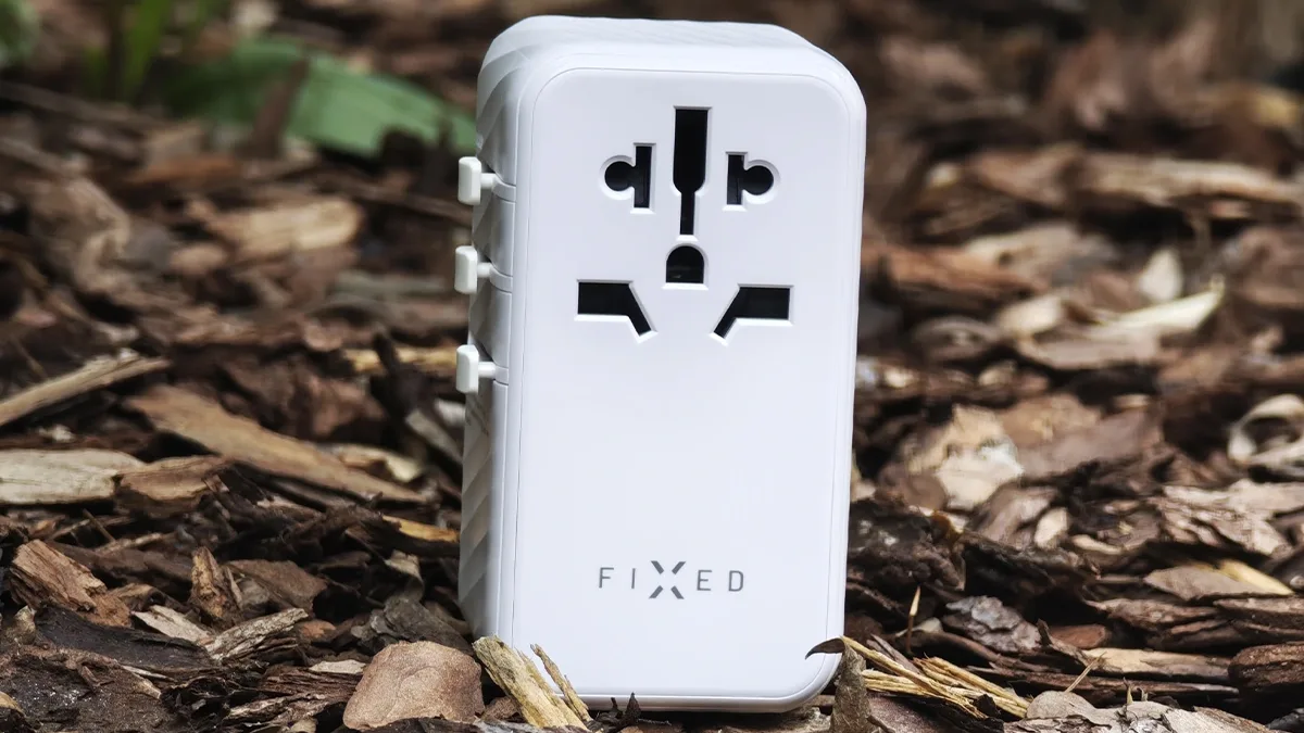 Ušetřete místo v batohu: Tenhle český gadget nahradí všechny vaše nabíječky a umí 120W nabíjení
