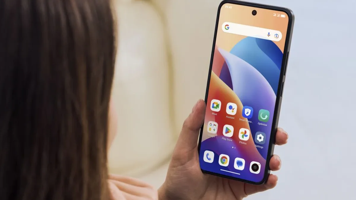TCL přináší do Česka tři nové telefony! Jeden láká na papírový displej, ceny startují na 2 799 Kč