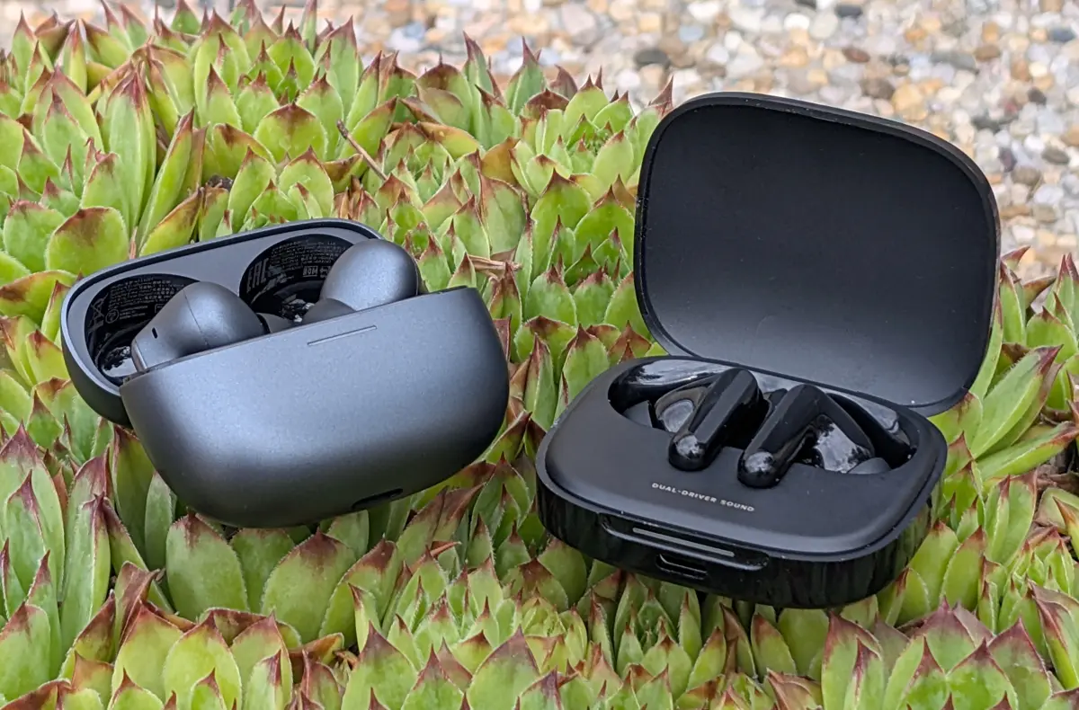 xiaomi redmi buds 6 a redmi buds 6 pro otevrene krabicky