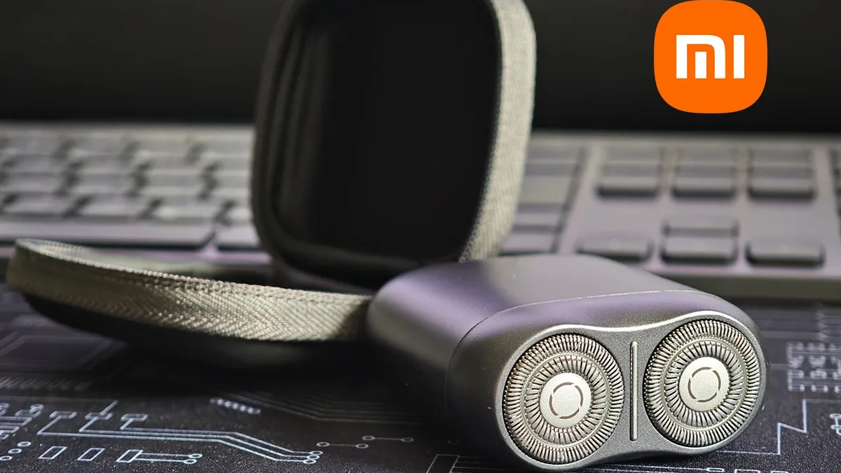 Spletl jsem si ho s pouzdrem na sluchátka. Xiaomi v Česku prodává miniaturní holicí strojek za pár korun