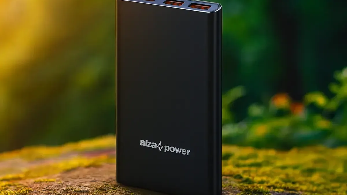 Alza o třetinu zlevnila svou extrémně populární powerbanku. Má kovové tělo, čtyři porty a 10 000 mAh