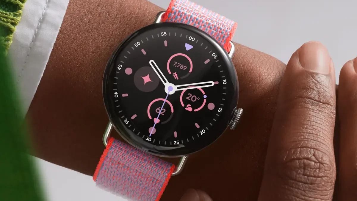 Google Pixel Watch 4 přináší výrazně lepší displej, delší výdrž a umělou inteligenci. Známe cenu
